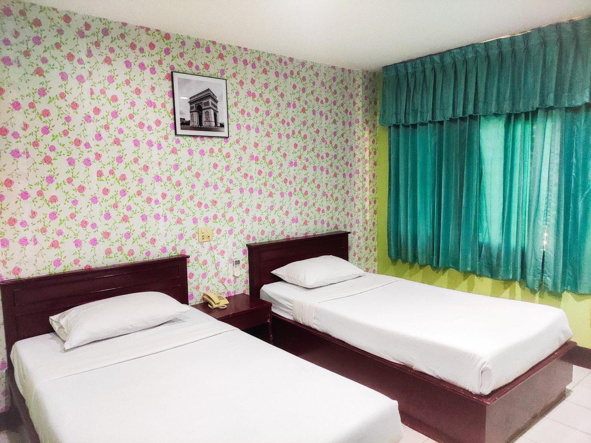Woodlands Inn Bangkok Exterior photo